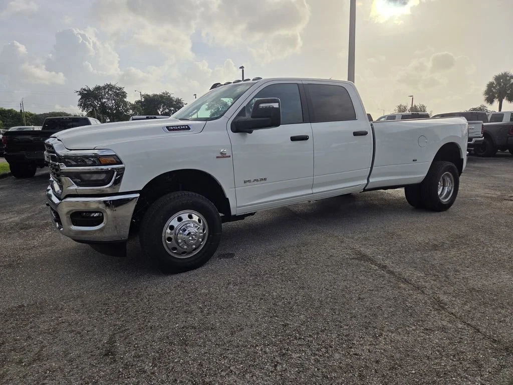 New 2026 Bright White Clear-Coat Exterior Paint RAM Big Horn image 4
