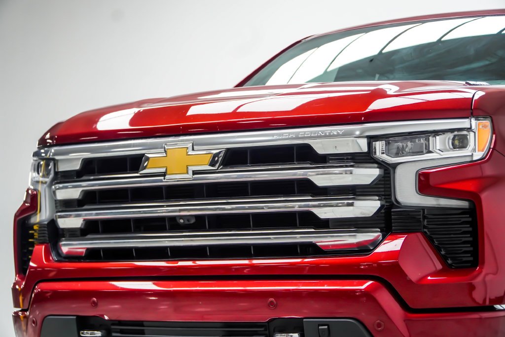 Used 2023 Red Chevrolet High Country image 2