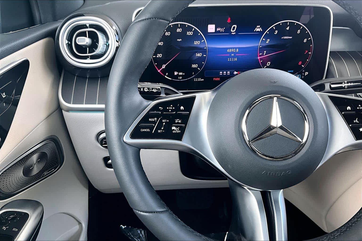 Used 2026 Verde Silver Metallic Mercedes-Benz GLC 300 image 21