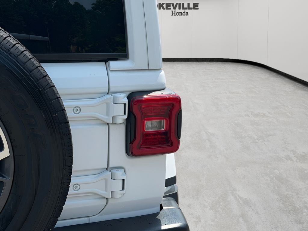 Used 2025 Bright White Clearcoat Jeep Sahara image 5
