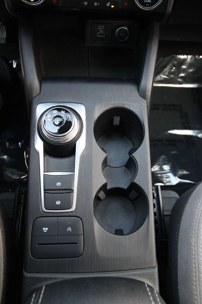 Used 2021 Red Ford SE image 26