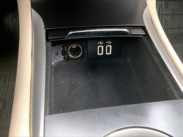 Used 2019 White Lincoln Reserve image 28
