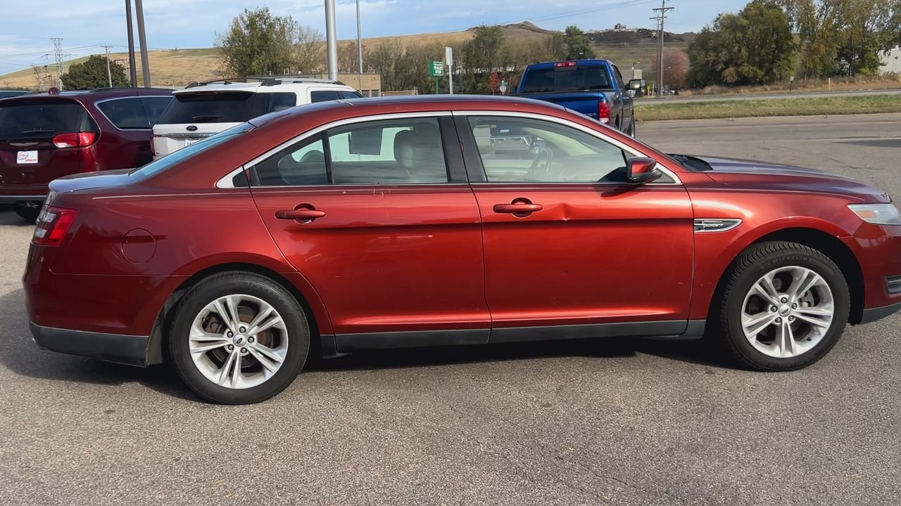 2014 Ford Taurus SEL photo 3