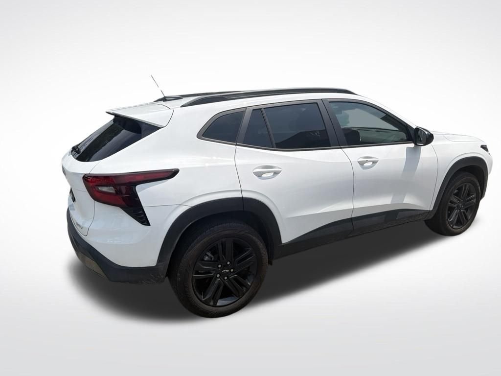 Used 2024 White Chevrolet ACTIV image 4