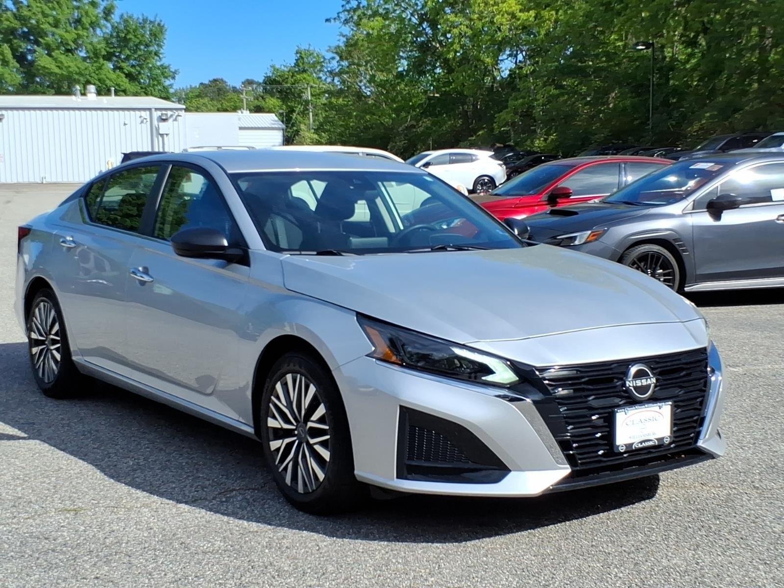 Used 2024 Brilliant Silver Metallic Nissan 2.5 SV image 5