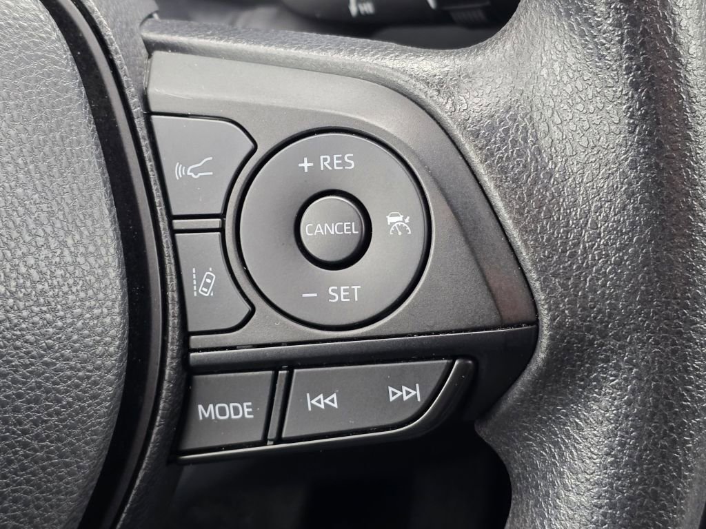 2024 Toyota RAV4 XLE - Photo 13