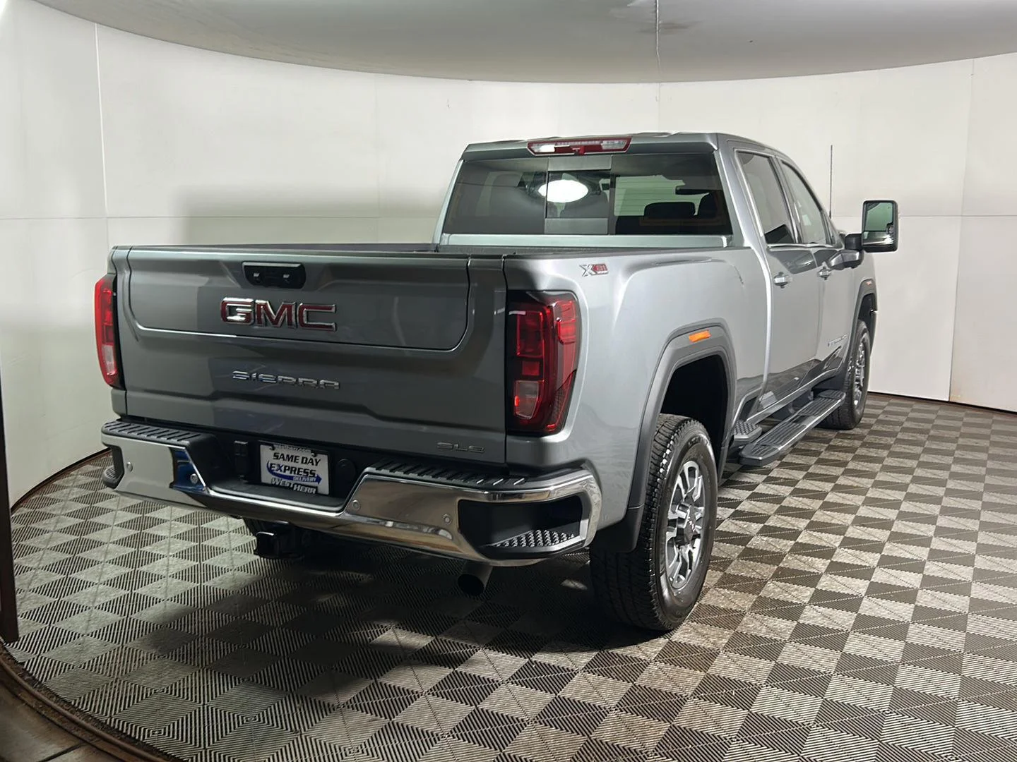 Used 2025 Sterling Metallic GMC SLE image 6