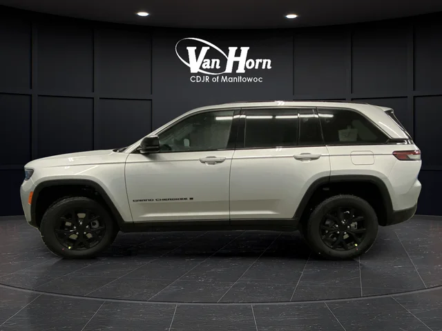 New 2026 Silver Zynith Exterior Paint Jeep Altitude image 13