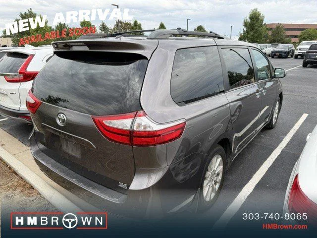 Used 2015 Predawn Gray Mica Toyota XLE Premium image 4
