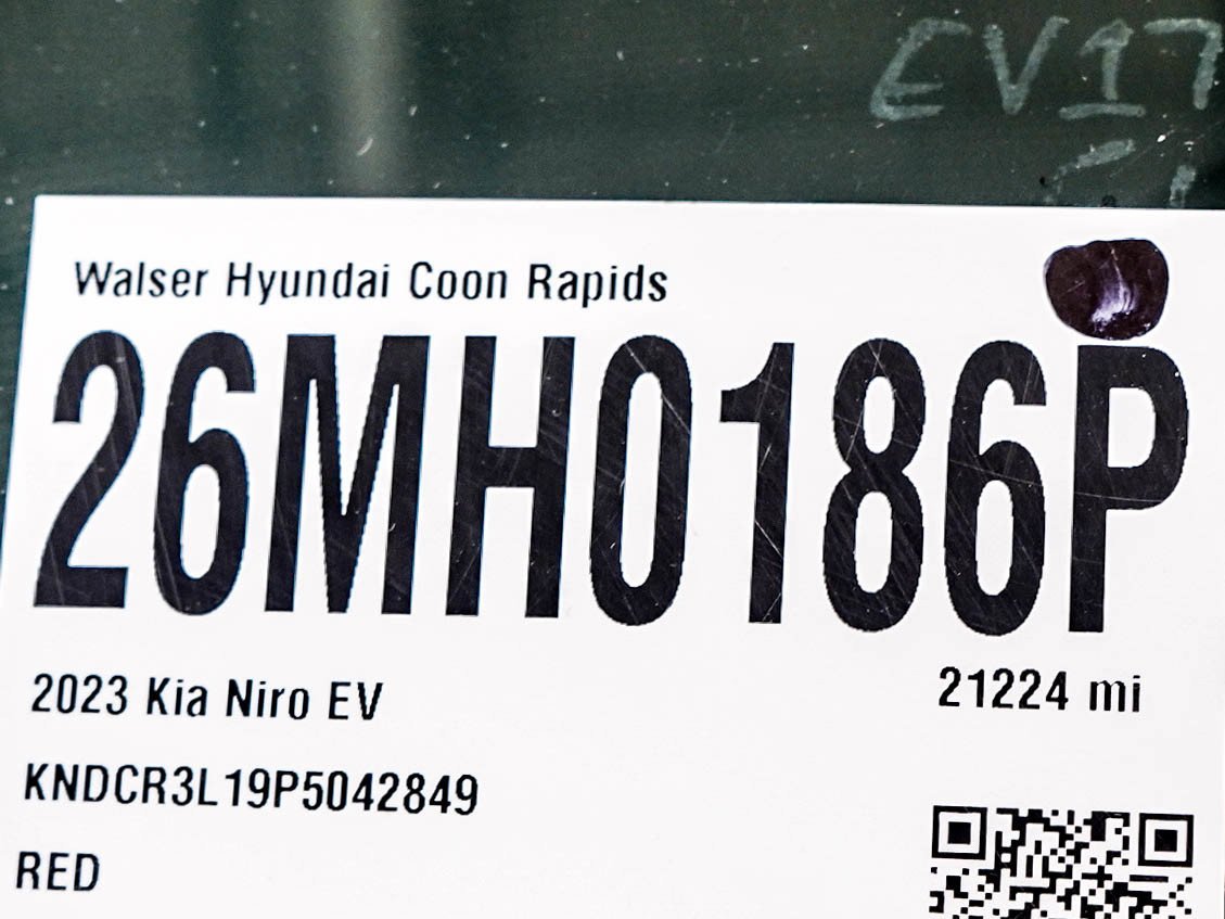 Used 2023 Runway Red Kia Wind image 32