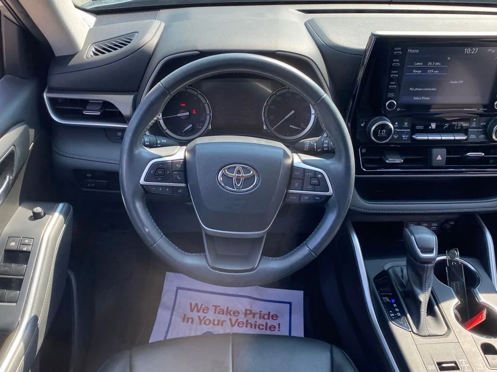 Used 2022 Silver Toyota XLE image 10