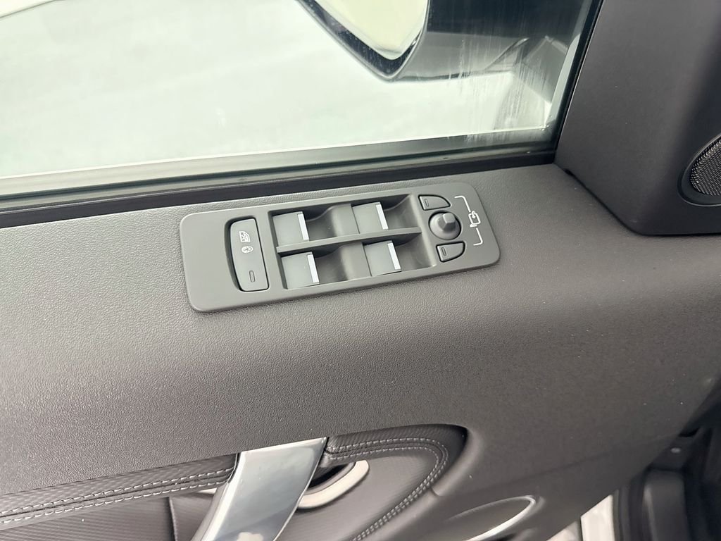 New 2026 Fuji White Land Rover Landmark image 18