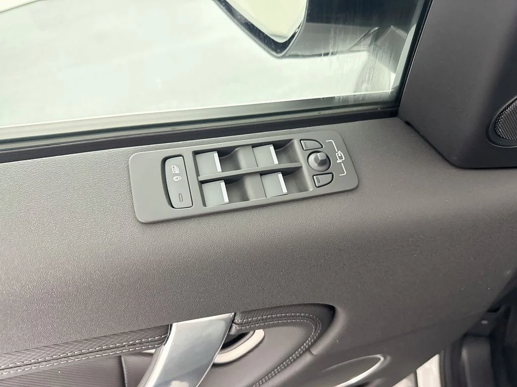 New 2026 Fuji White Land Rover Landmark image 18