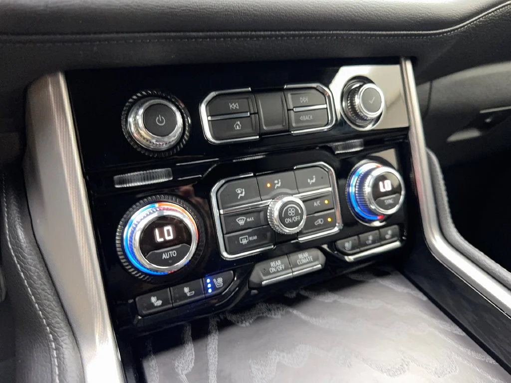 Used 2024 White GMC Denali image 77