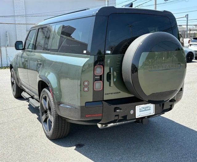 New 2026 Woolstone Green Land Rover X-Dynamic SE image 6