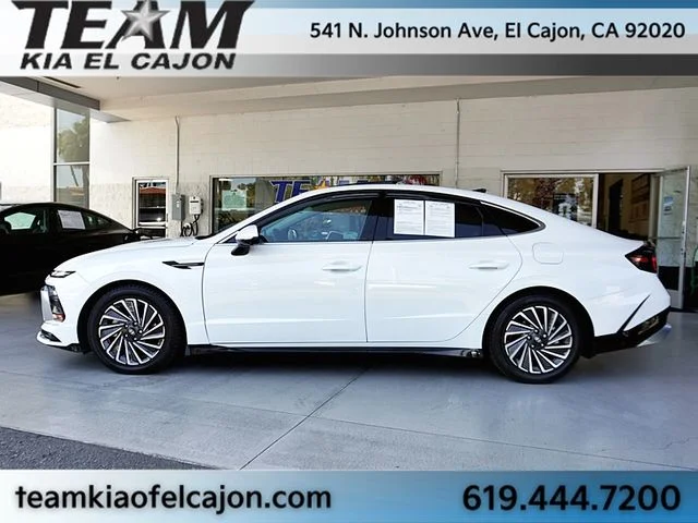 Used 2024 White Hyundai Limited image 6