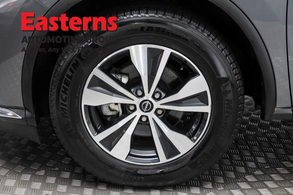 Used 2023 Gray Nissan SV image 30