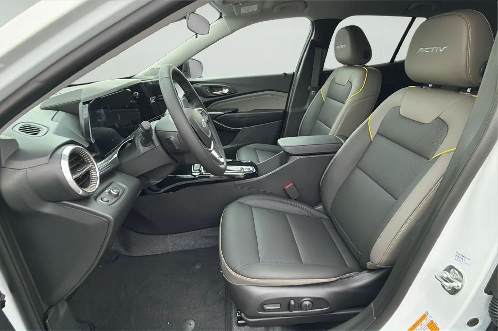 New 2026 Summit White Chevrolet ACTIV image 18