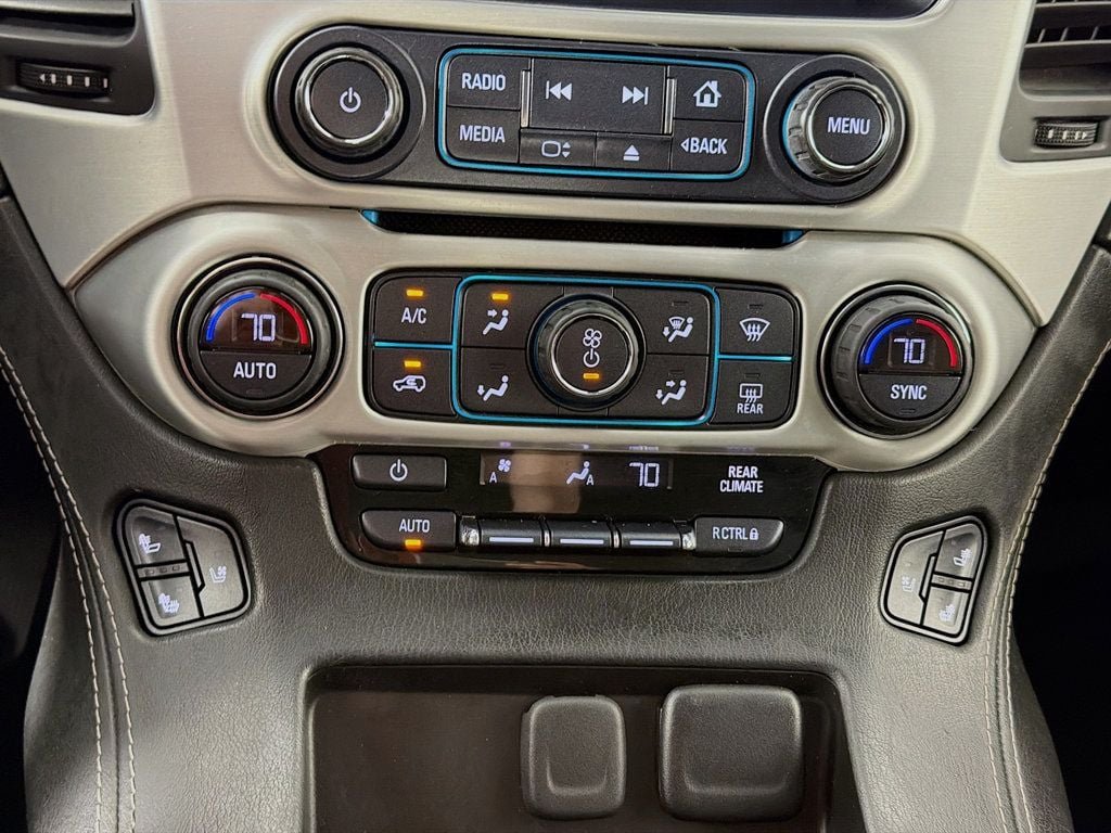 Used 2017 Onyx Black GMC 4WD 4dr SLT image 16