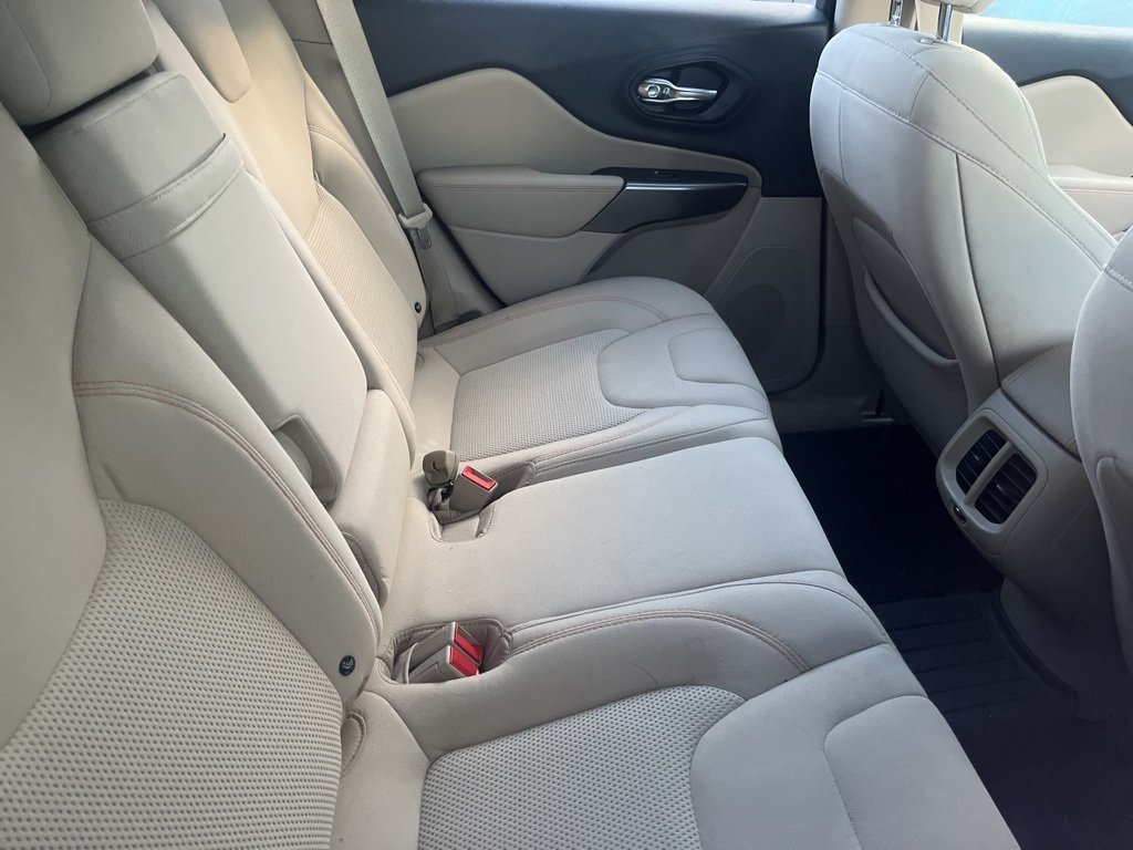 2019 Jeep Cherokee Latitude photo 3