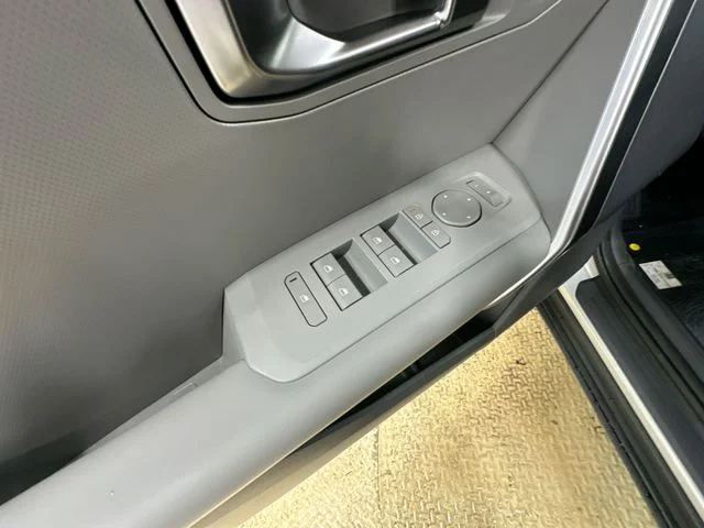 New 2027 Ivory Silver Kia S image 16