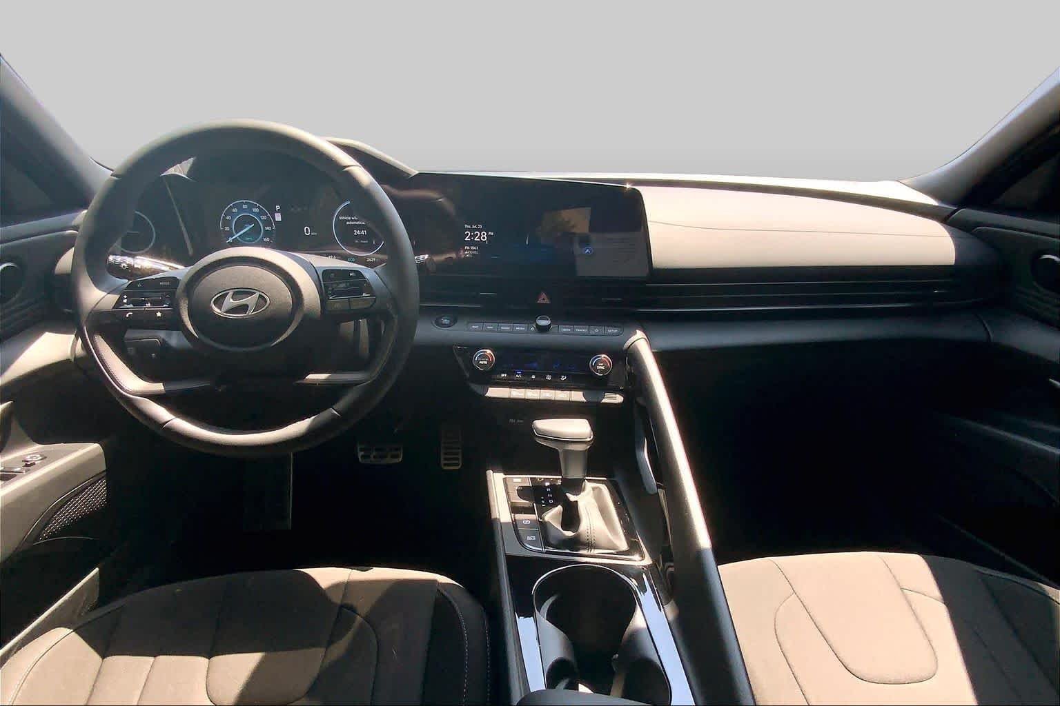 2025 Hyundai Elantra Blue - Photo 16