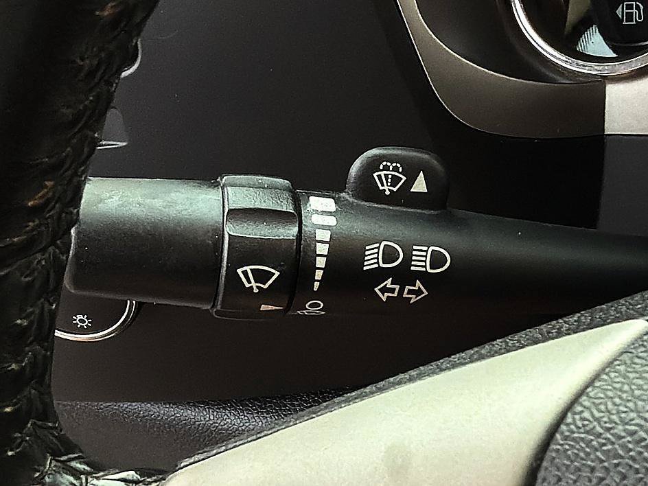 Used 2010 Sheer Silver Metallic Chevrolet LT image 19