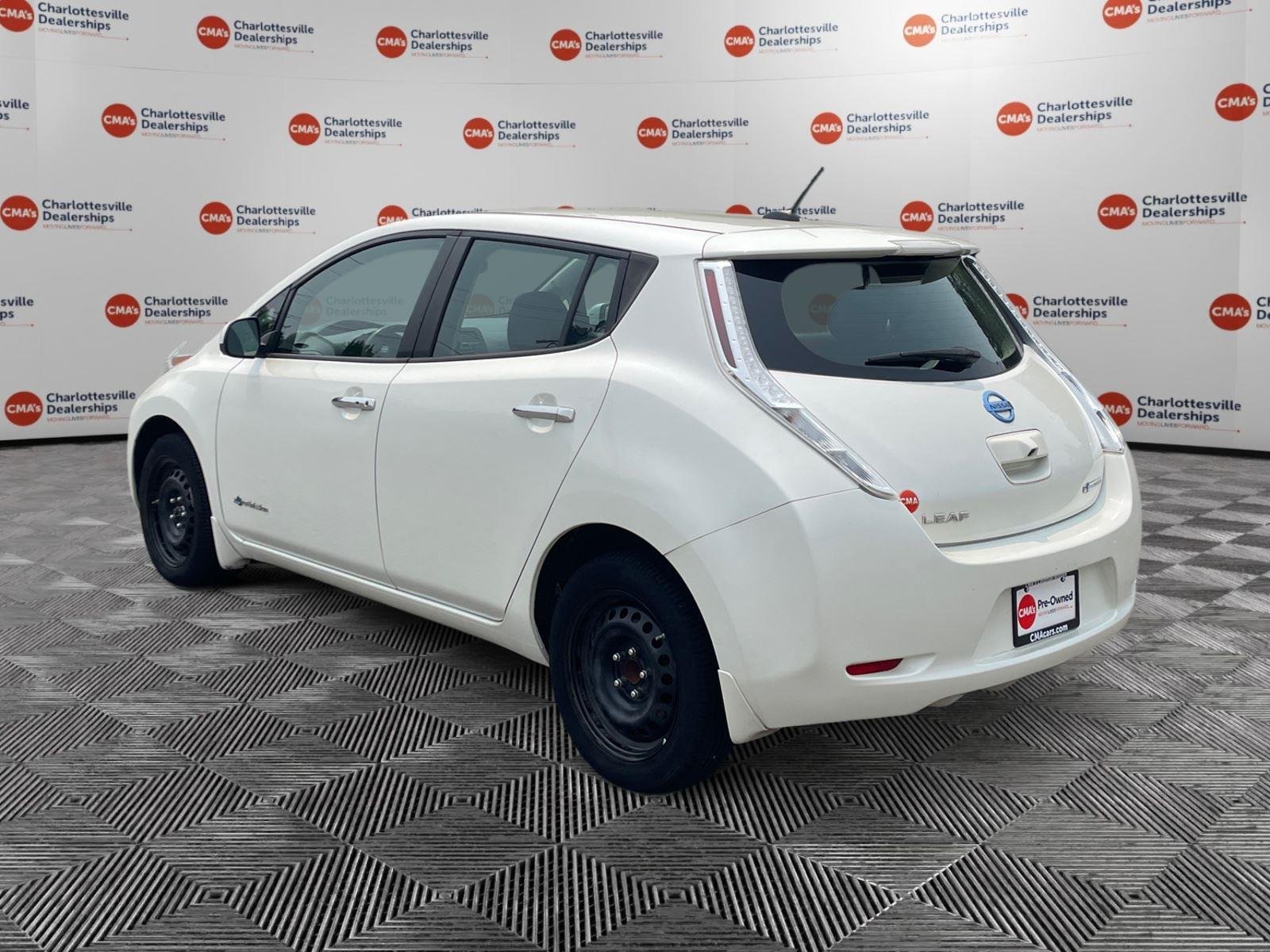 Used 2016 Pearl White Nissan S image 3