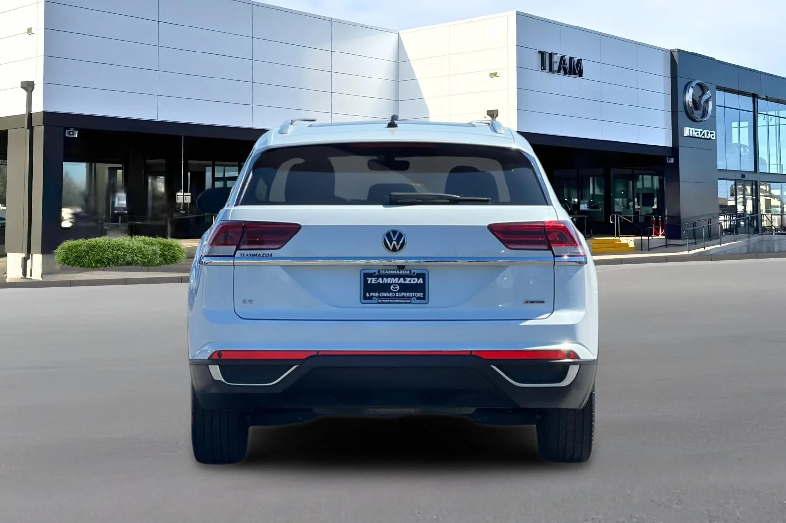 Used 2022 White Volkswagen 2.0T SE w/Technology image 5