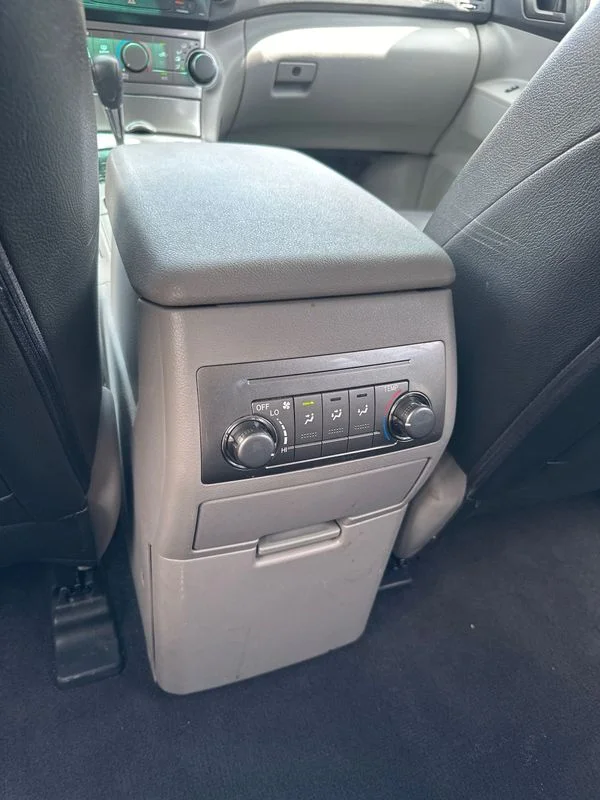 Used 2011  Toyota Base V6 image 26