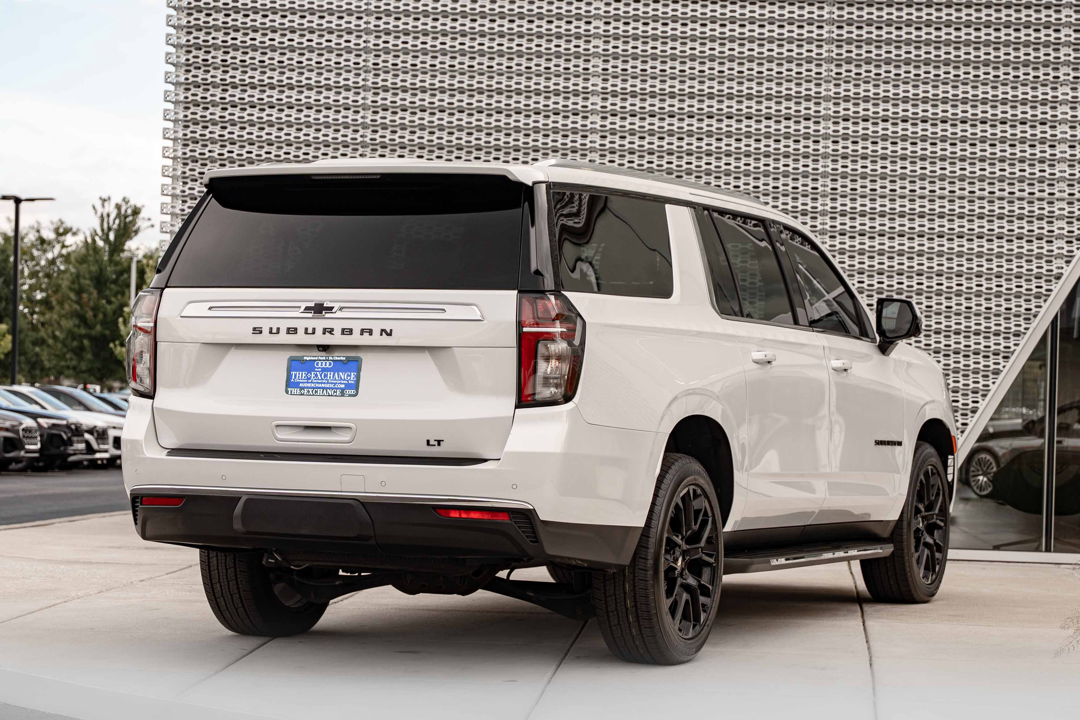 Used 2022 Iridescent Pearl Tricoat Chevrolet LT image 4