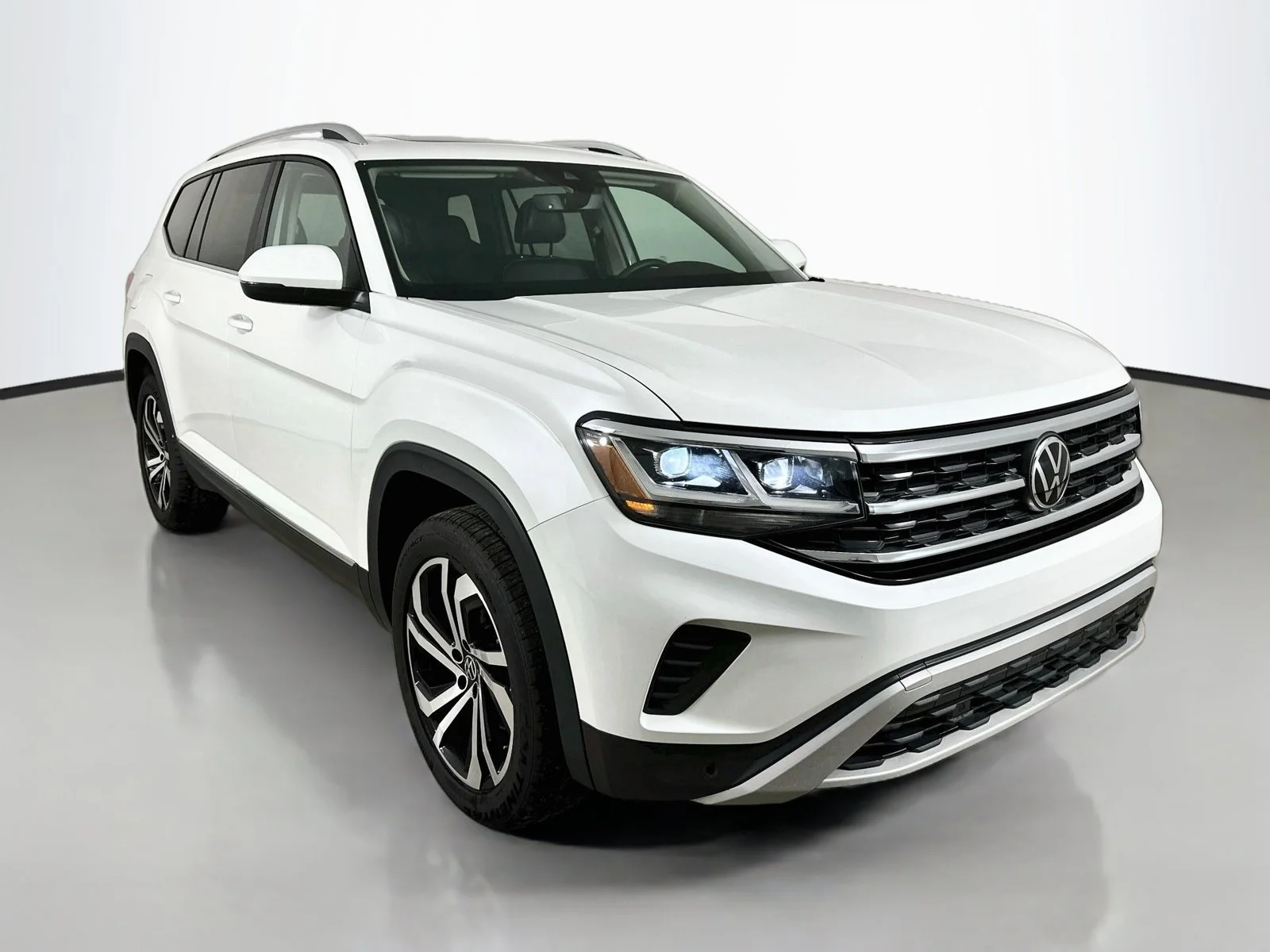 Used 2023 White Volkswagen  image 3