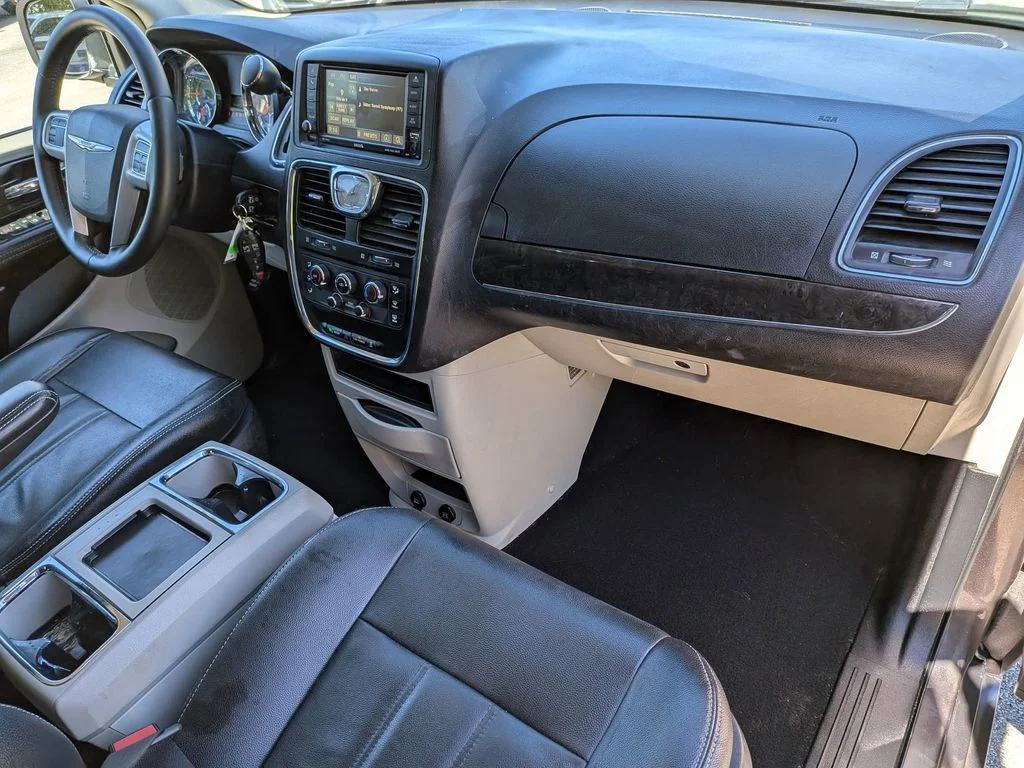 Used 2015 Gray Chrysler LX image 30