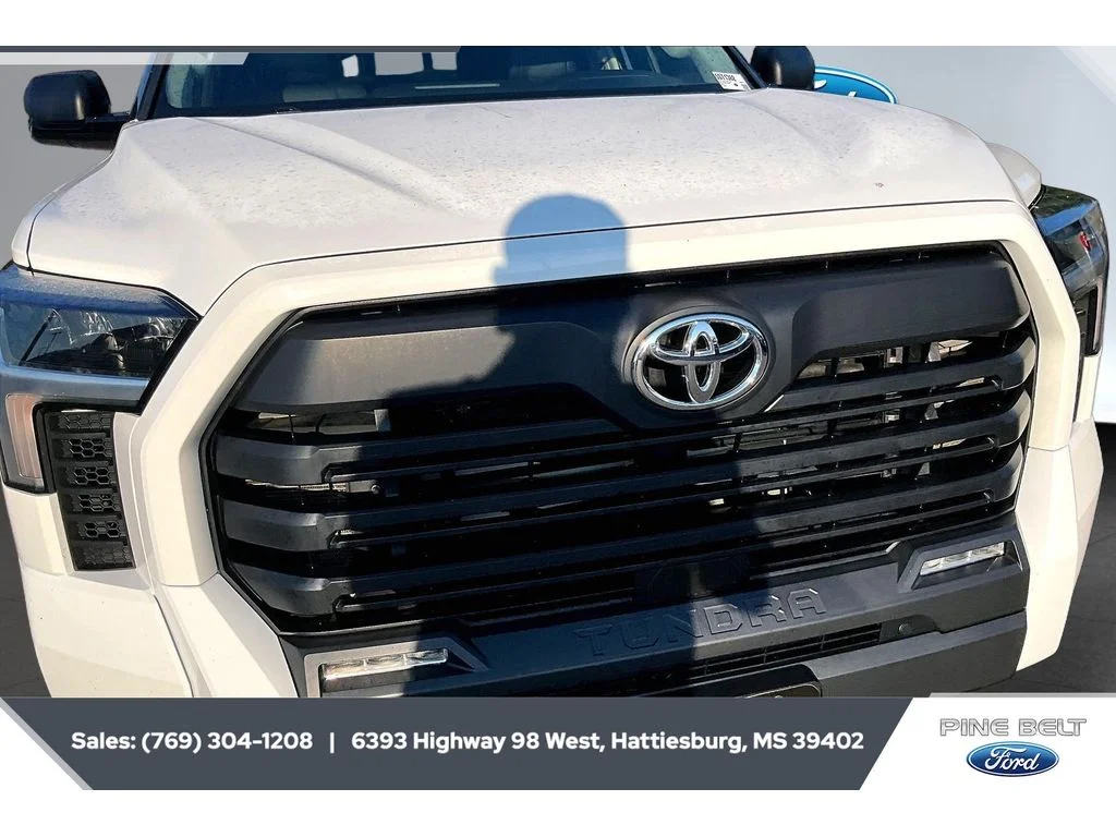 Used 2023 Ice Cap Toyota SR5 image 22