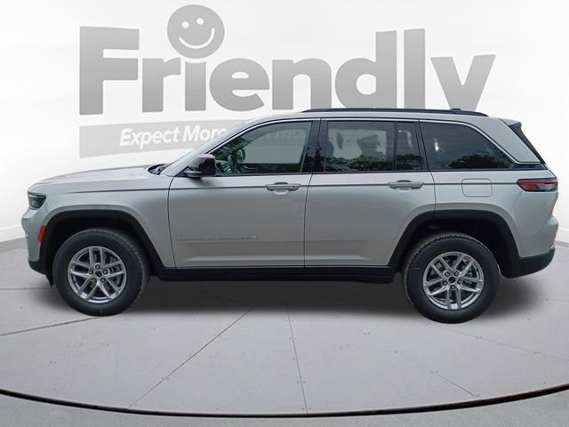 New 2026 Silver Zynith Exterior Paint Jeep Laredo X image 8