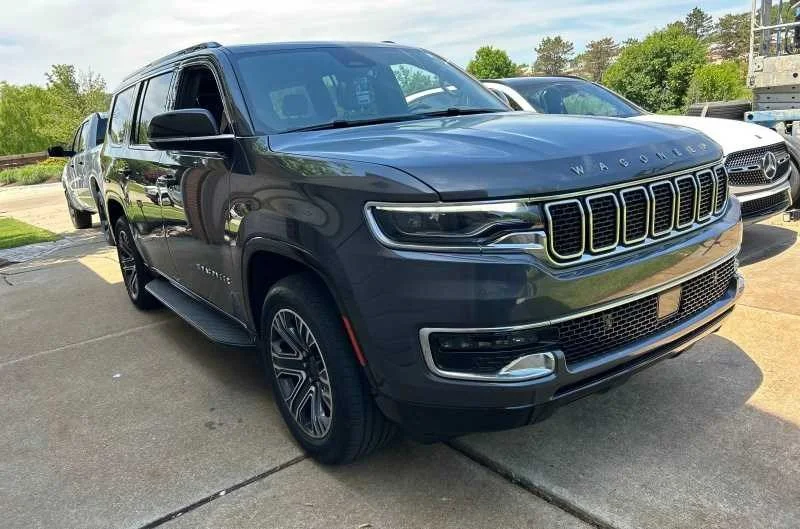Used 2023 Baltic Gray Metallic Clearcoat Jeep  image 2
