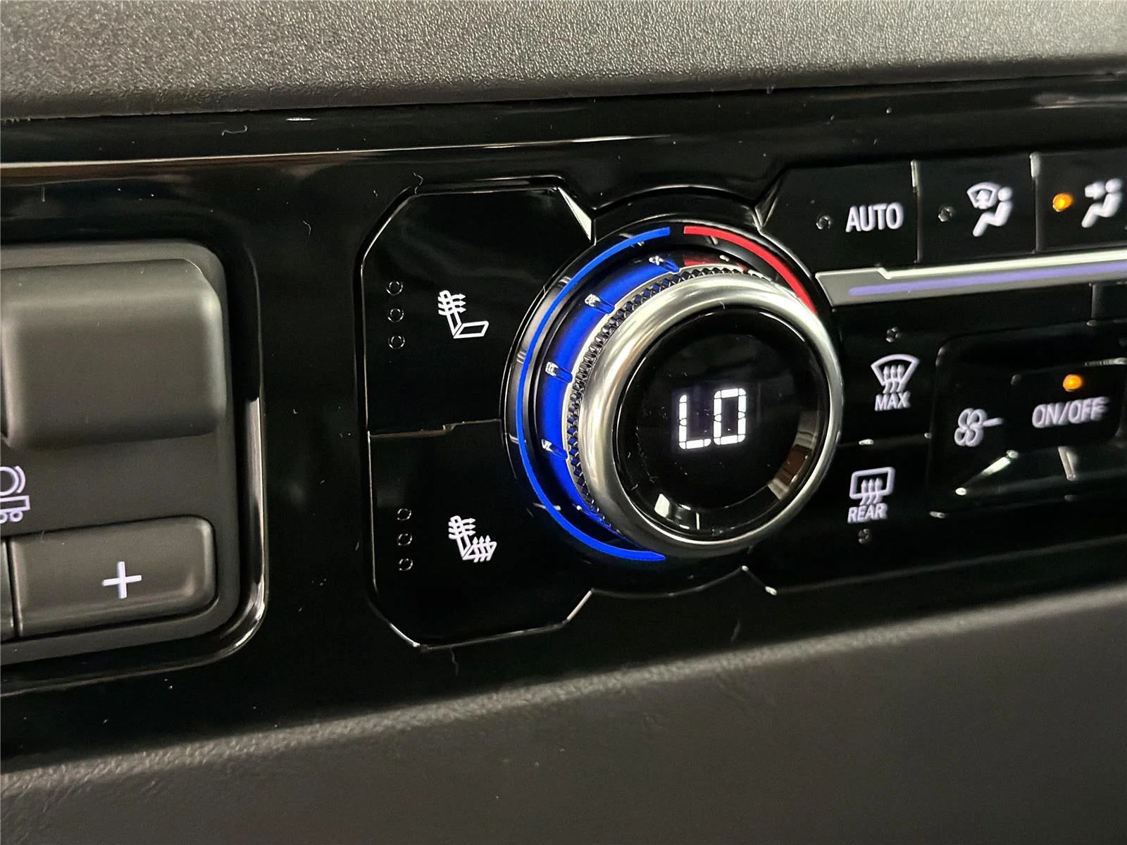 New 2026 Onyx Black GMC SLT image 30