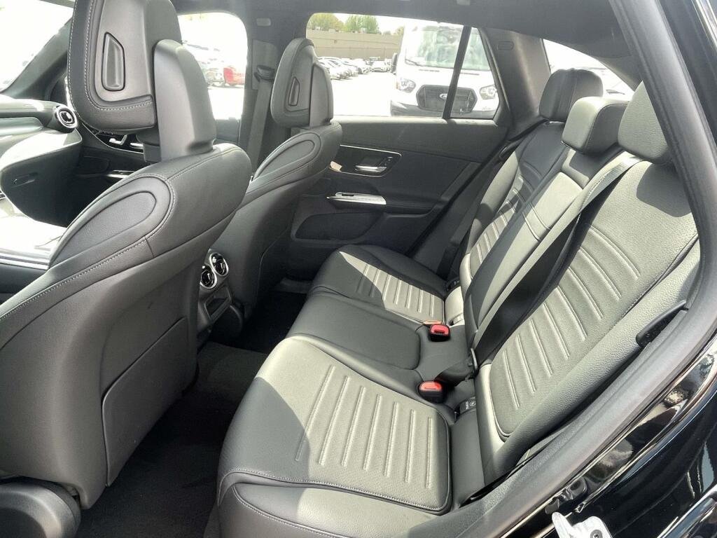 New 2026 2040/Black Mercedes-Benz GLC 300 image 19