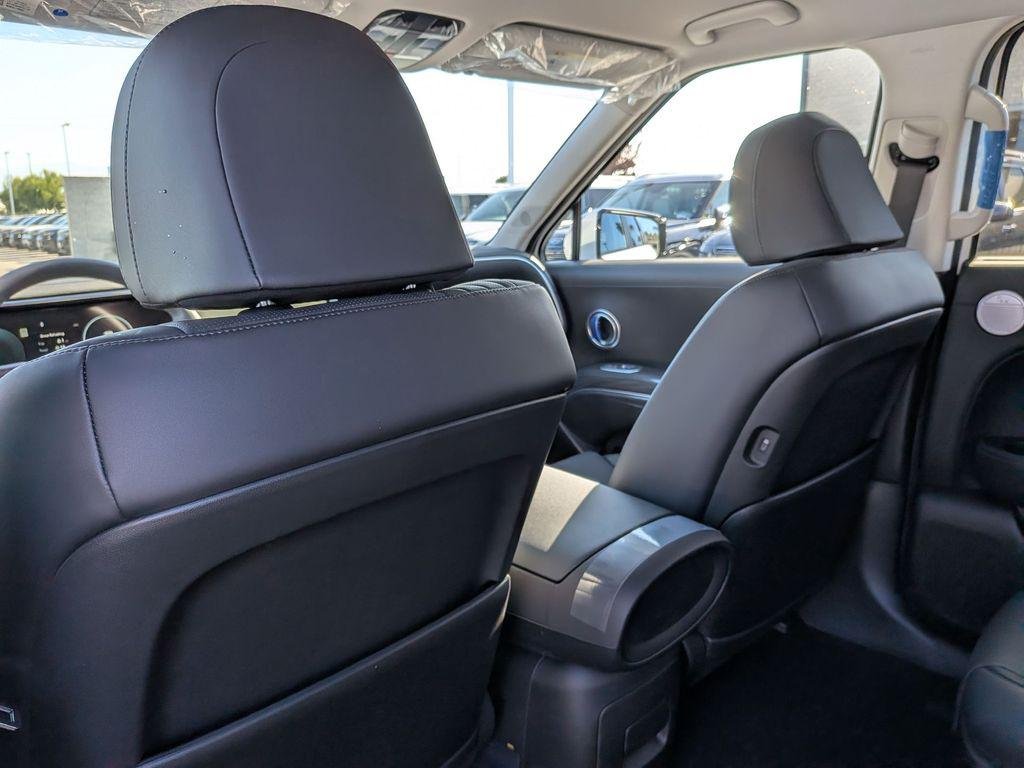 New 2026 White Hyundai Blue SEL 7P image 28