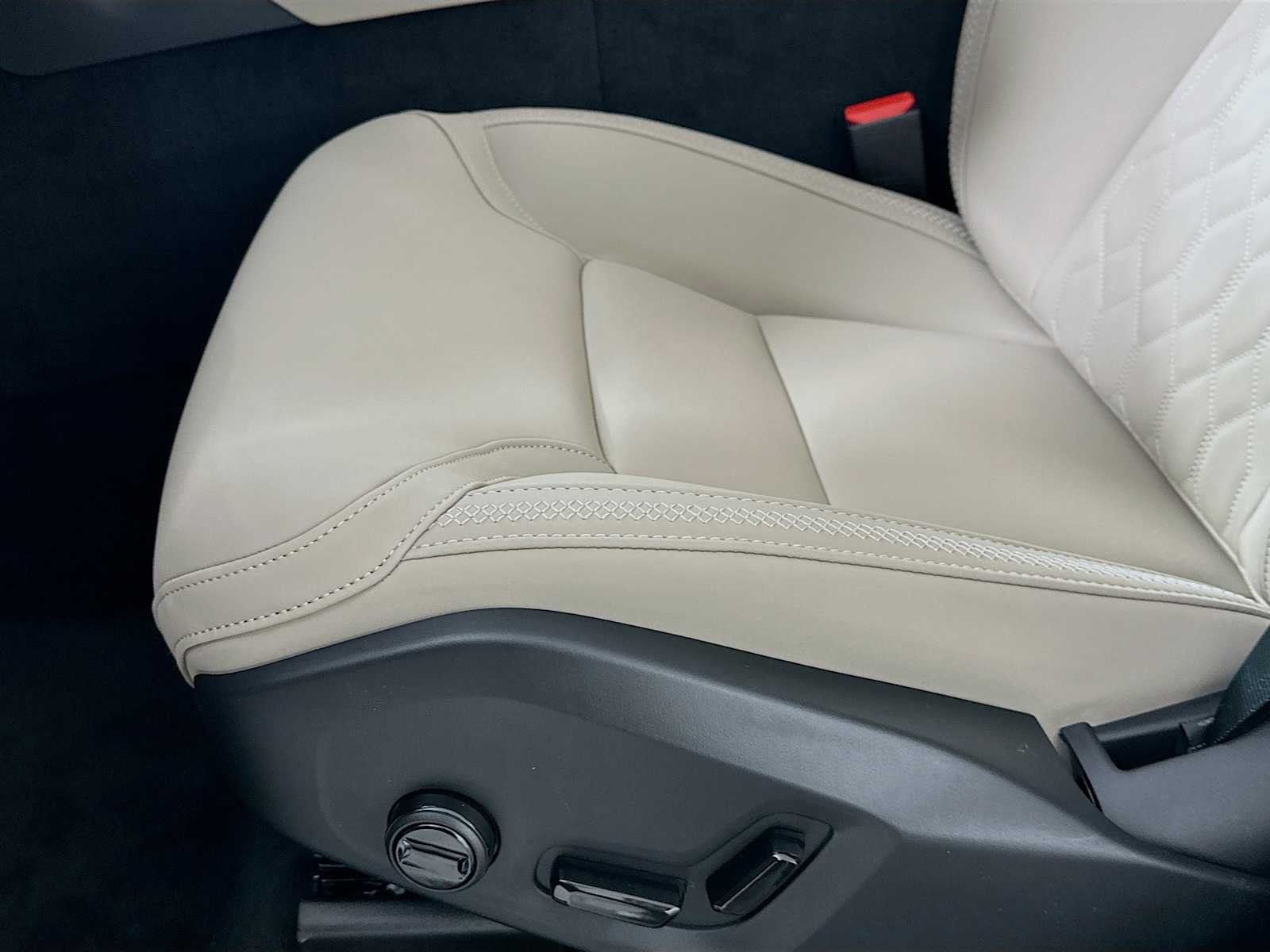 New 2026 Crystal White Volvo Core image 18