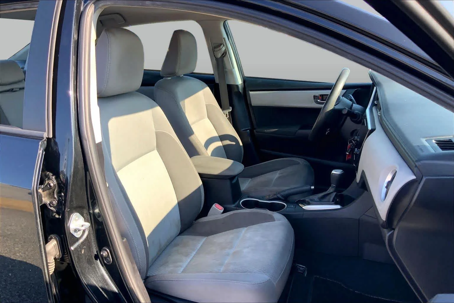 Used 2018 Black Sand Pearl Toyota L image 8