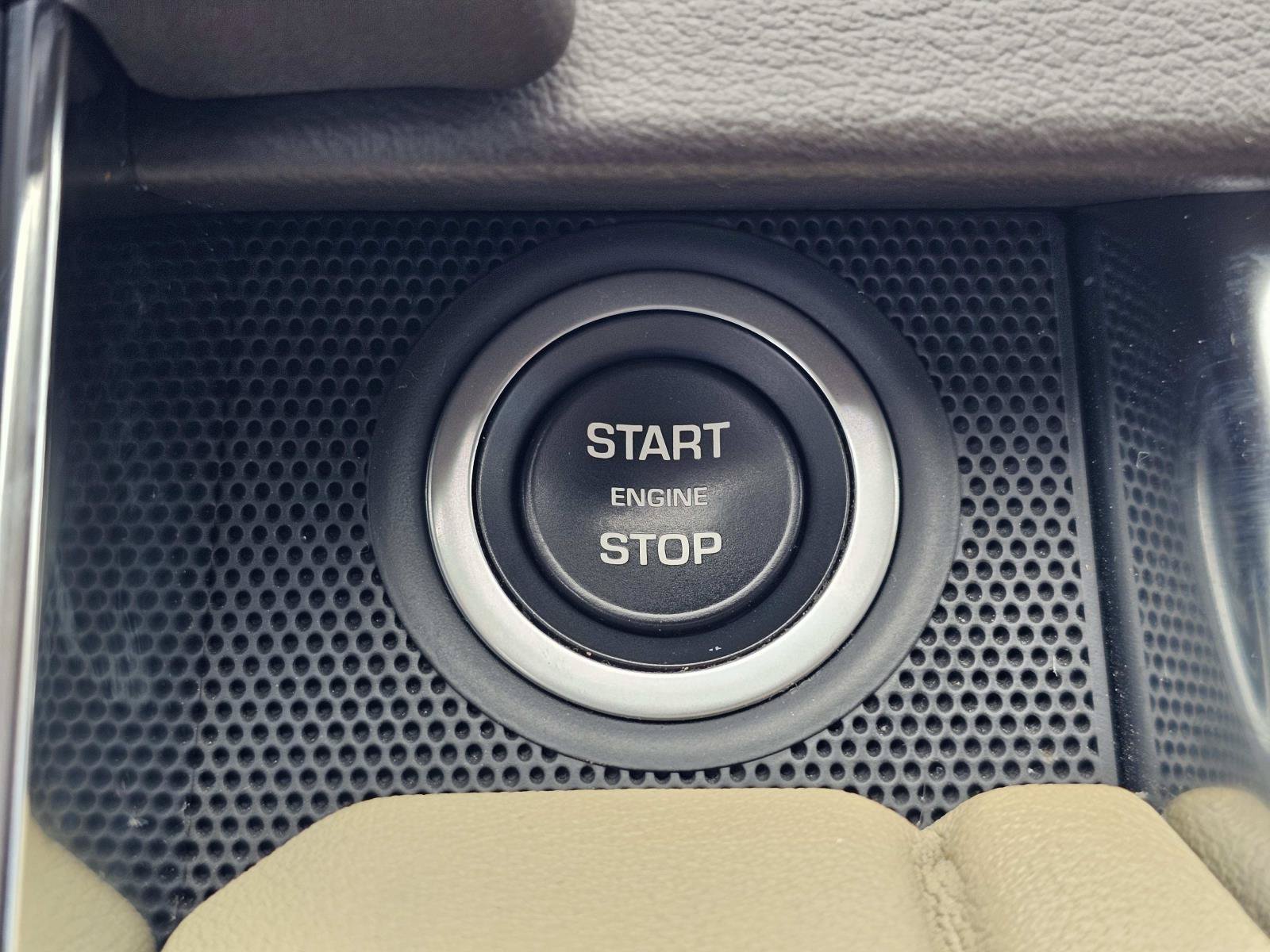 Used 2021 White Land Rover HSE Silver Edition image 23