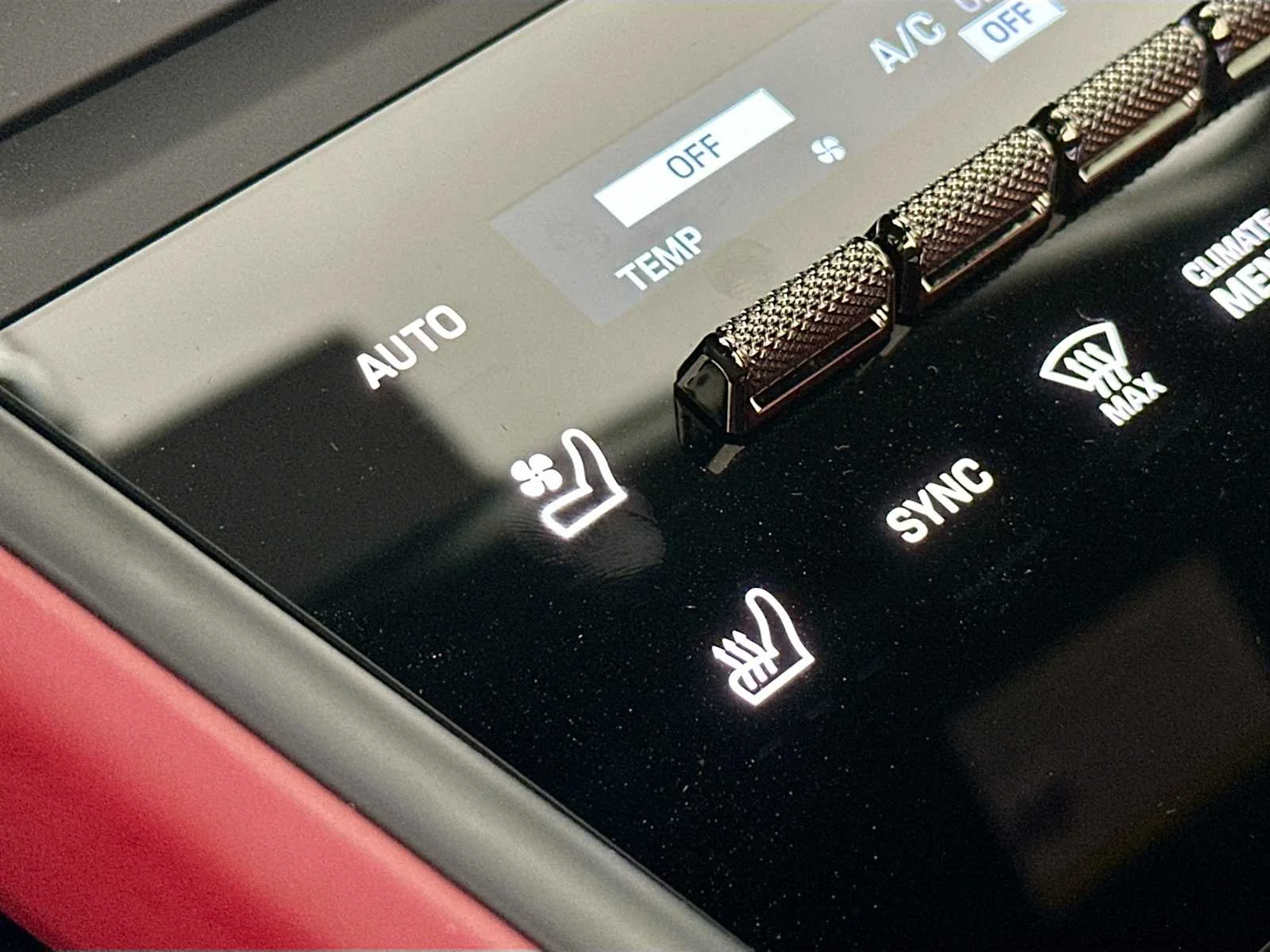 2025 Porsche Macan Turbo Electric - Photo 21