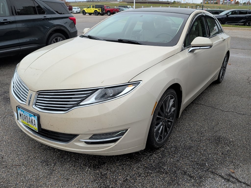 Used 2016 Silver Lincoln Base image 2