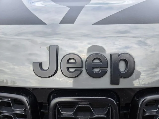 Used 2021 Gray Jeep Laredo image 22