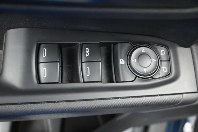 Used 2020 NORTHSKY BLUE METALLIC Chevrolet Custom image 11