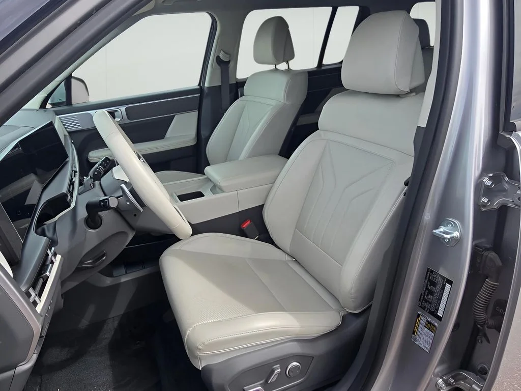 Used 2025 Shimmering Silver Hyundai SEL image 29