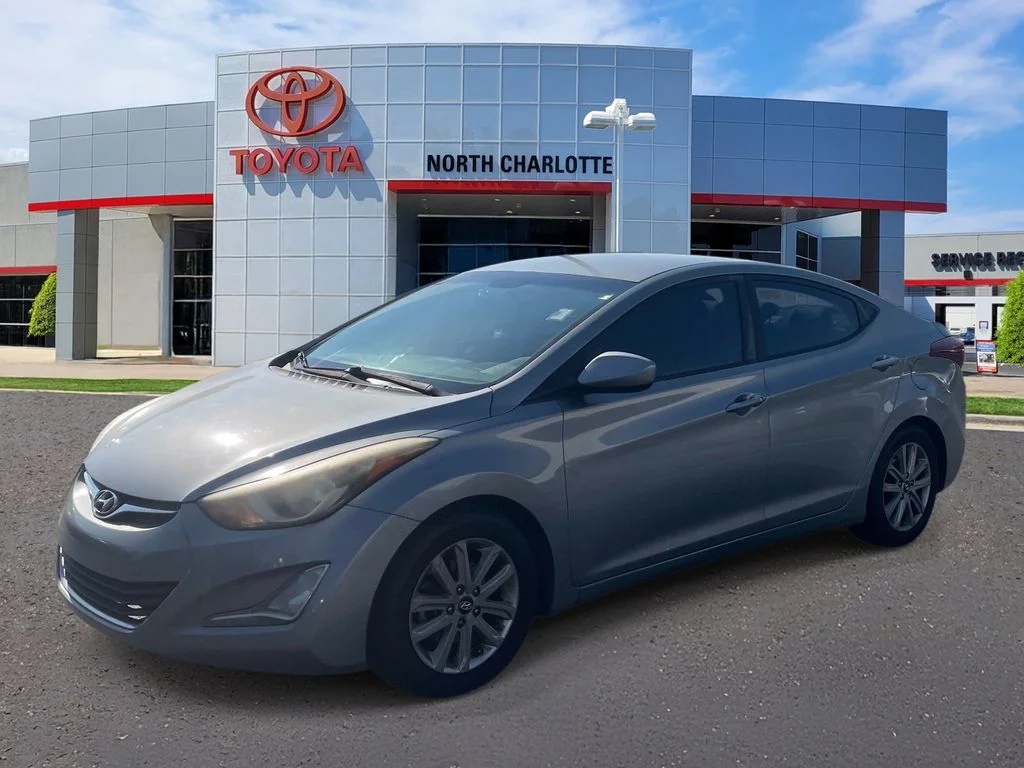 Used 2014 Gray Hyundai SE image 3