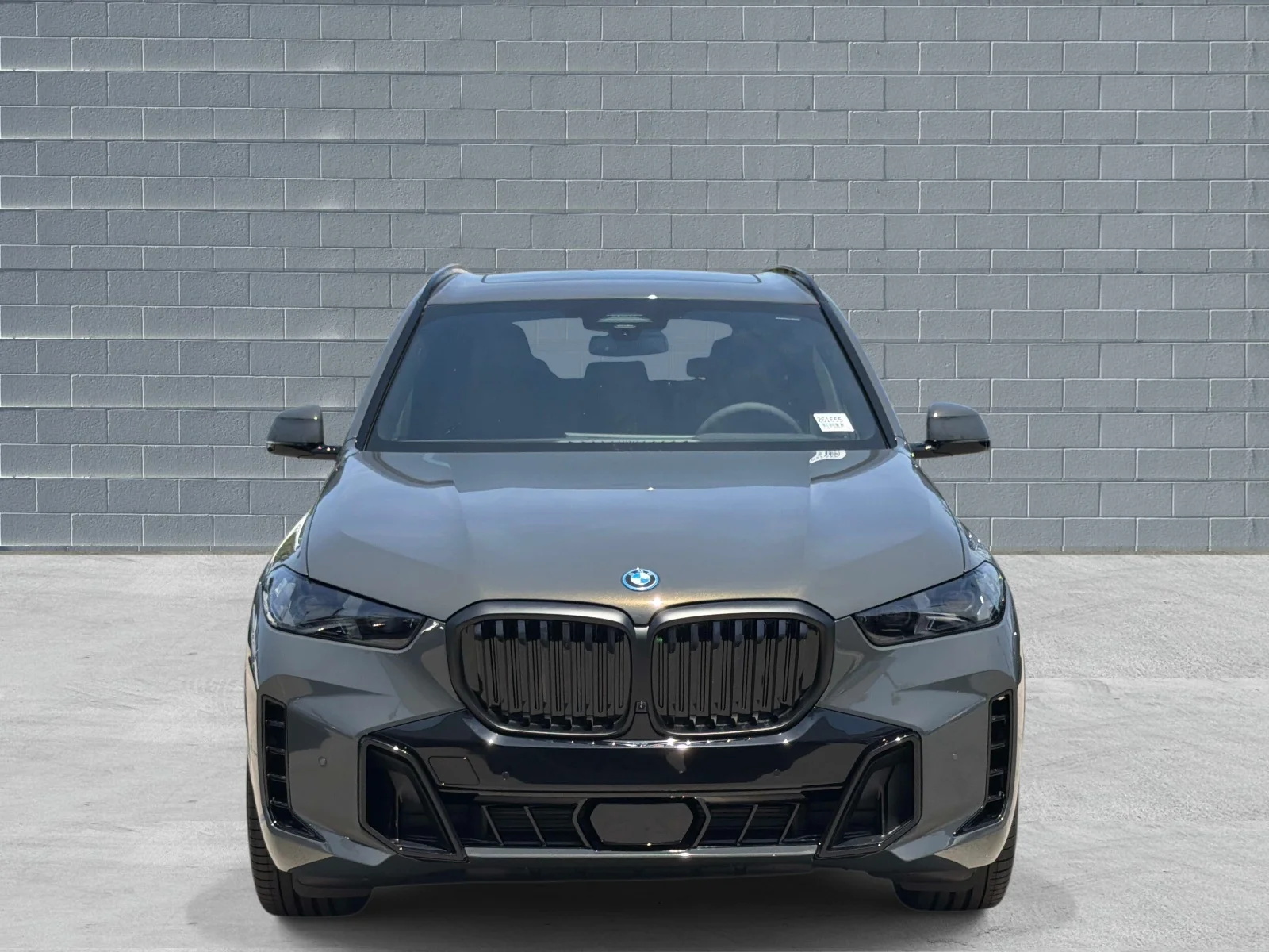 New 2026 Dravit Grey Metallic BMW xDrive50e image 2
