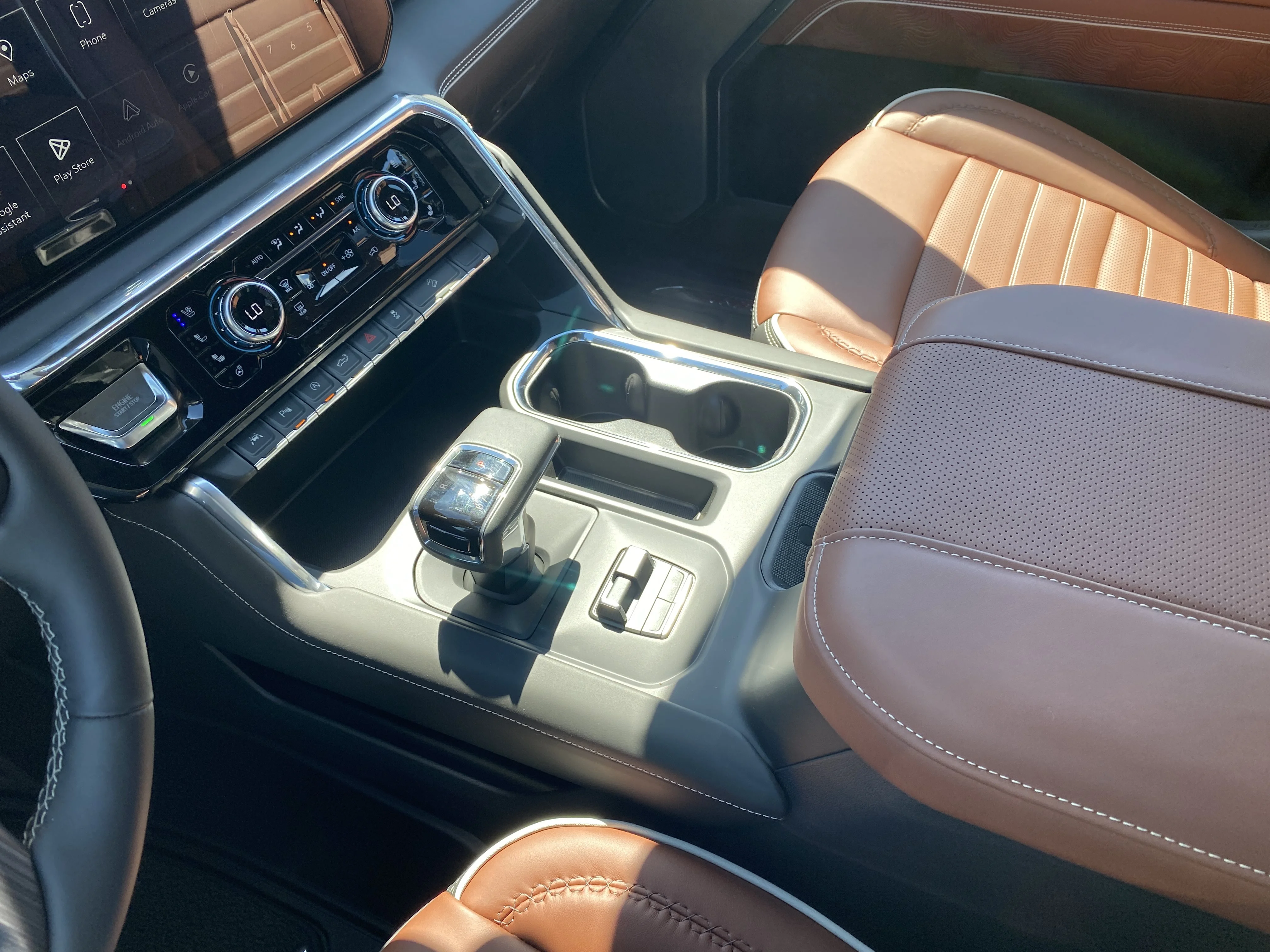 New 2026 GLACIER WHITE TRICOAT GMC Denali Ultimate image 24